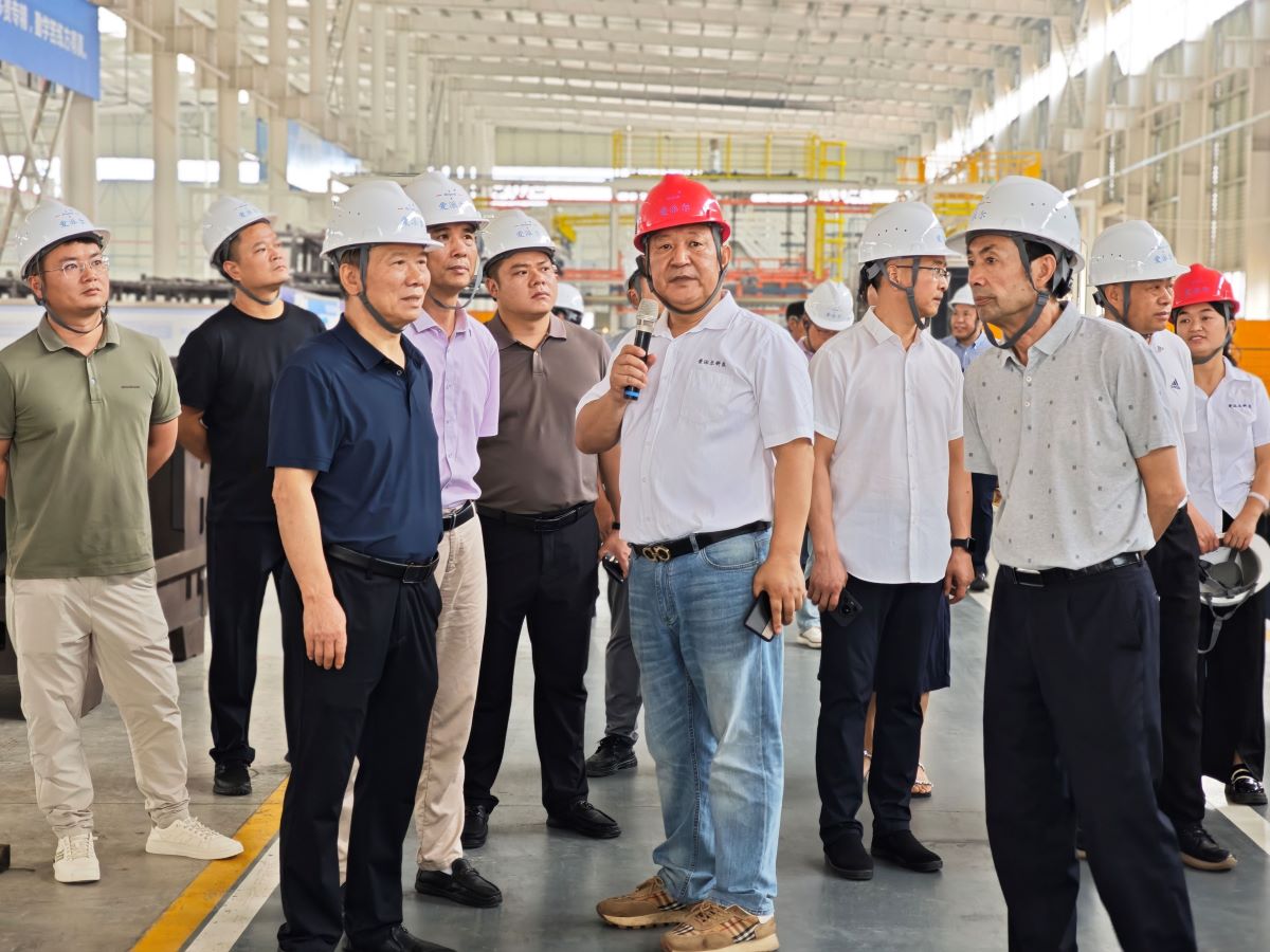 對(duì)標(biāo)先進(jìn)，共謀發(fā)展——新化縣企業(yè)家代表團(tuán)赴婁星產(chǎn)業(yè)開(kāi)發(fā)區(qū)考察學(xué)習(xí)